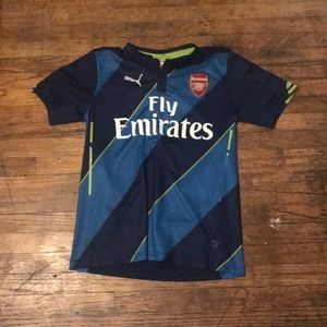 Arsenal jersey size small In kids